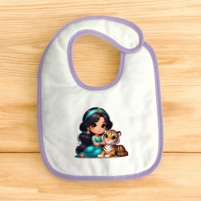 Babete branco com bordas roxas e ilustração de personagem cartoon com tigre