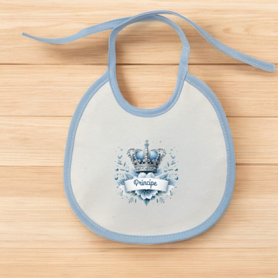 Babete para bebé branco com bordas azuis e coroa decorativa com a palavra 'Príncipe'