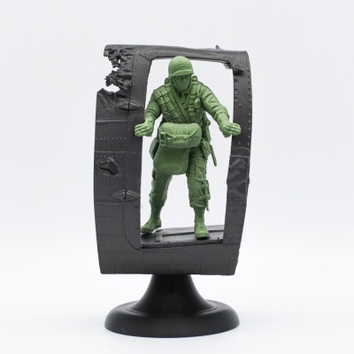 Estátua de Paraquedista Militar "O Salto" - Versão Pequena