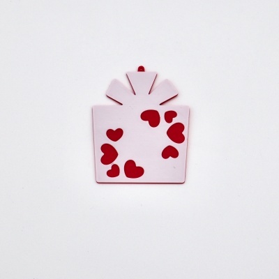 Etiqueta para presente em formato de presente com corações