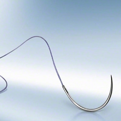 Gancho de pesca em metal com linha roxa