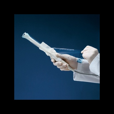 Dispositivo médico com luvas e cobertura plástica
