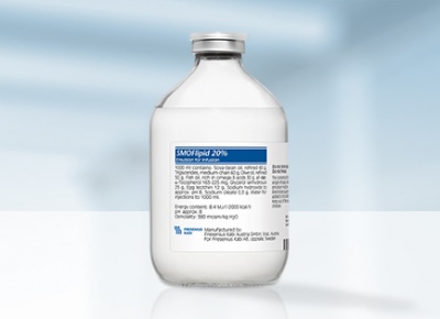 Frasco de vidro translúcido de SMOFlipid 20% com rótulo branco e azul