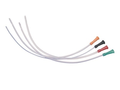 Cateteres com pontas coloridas e tubos transparentes