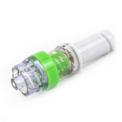 Conector elétrico de plástico verde e branco