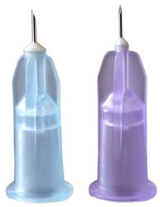 Agulhas com proteções plásticas azul clara e lilás com pontas metálicas