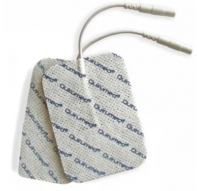 Eletrodos adesivos brancos com fio e texto Quirumed