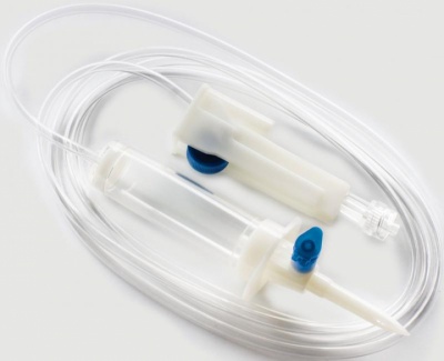 Equipo de sonda para infusão intravenosa transparente com partes azuis