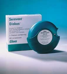 Embalagem e inalador do medicamento Serevent Diskus em azul