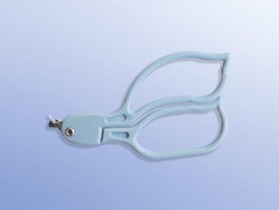 Tesoura pequena azul claro com design simples sobre fundo gradiente azul