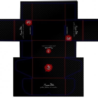 Embalagem preta com padrão e logótipo vermelho SamSil.
