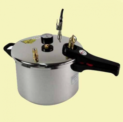 Panela de pressão em aço inox com pega preta