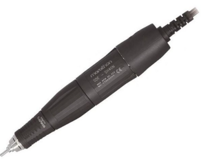 Peça de mão elétrica preta Maxbader com cabo em fundo branco