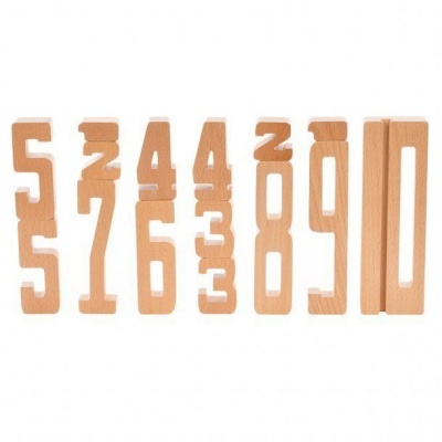 Números de madeira naturais de 0 a 9 alinhados