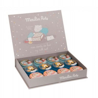 Expositor com 12 potes redondos decorados, tampas azuis e laranja, ilustrações de animais, texto Moulin Roty.