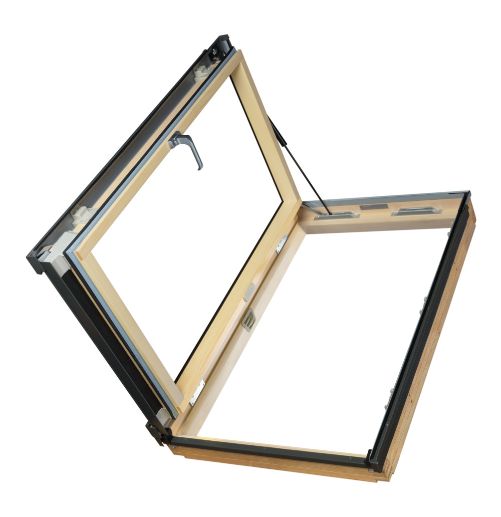 Janela de abrir em madeira clara com moldura em metal preto