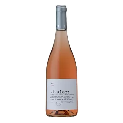 Garrafa de vinho rosé com rótulo branco e texto