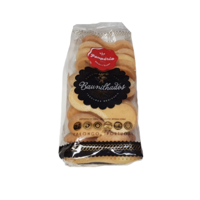 Pacote transparente com biscoitos baunilhados e rótulo preto e vermelho