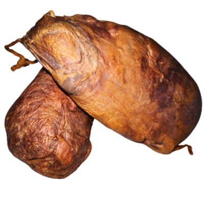 Dois enchidos fumados castanhos sobre fundo branco