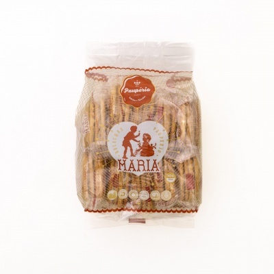 Pacote translúcido com biscoitos Maria redondos e rótulo vermelho e branco