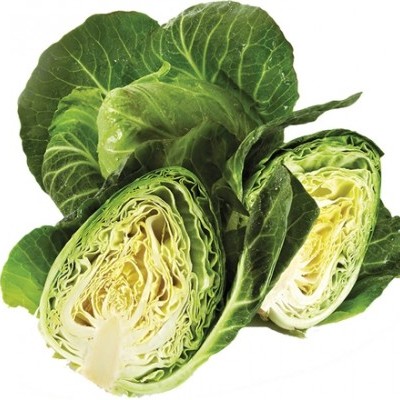 Couve verde cortada ao meio mostrando camadas internas