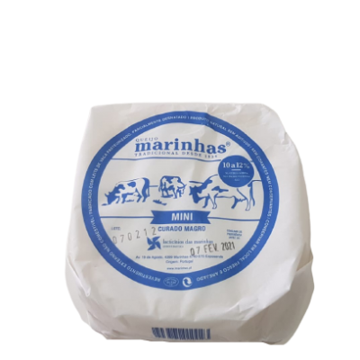 Queijo mini curado magro Marinhas com etiqueta azul e branca