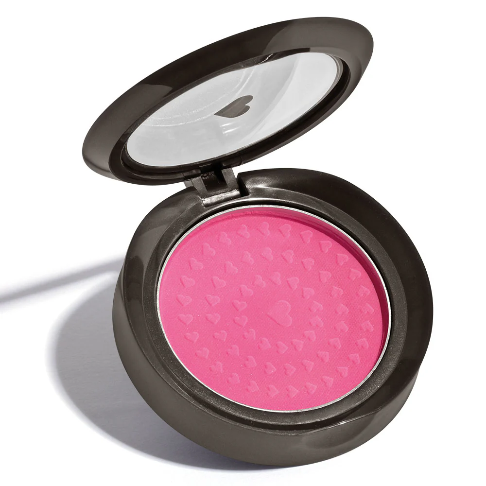 Blush Em Pó Compacto Rosadin Quem Disse, Berenice? , 2mg Blush cor-de-rosa com padrão de corações em estojo preto com tampa transparente