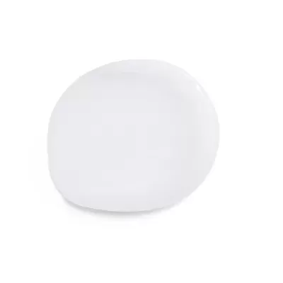 Prato branco de cerâmica com formato irregular