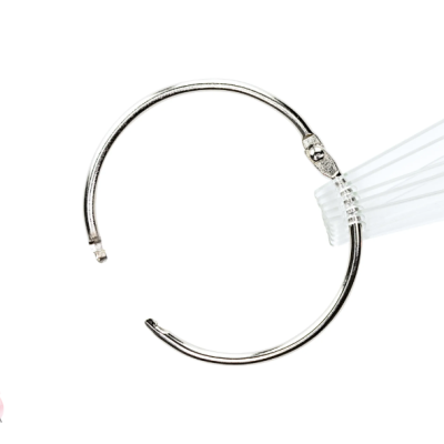 Argola metálica prateada semiaberta para organização de folhas