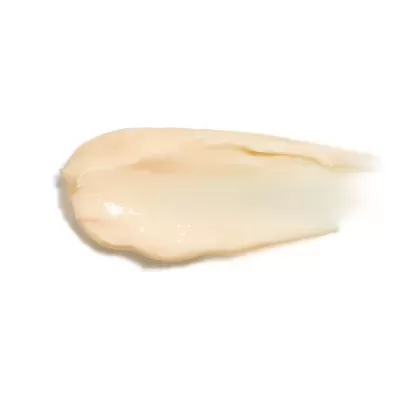 Creme bege claro espalhado sobre fundo branco