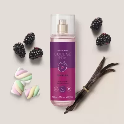 Frasco de body splash oBoticário Cuide-se Bem Amorada com amoras, baunilha e marshmallows