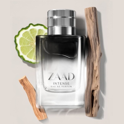 Frasco de perfume ZAAD INTENSE com fatia de citrino e madeira seca
