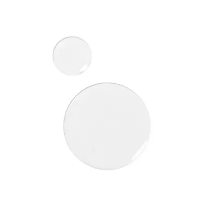 Duas gotas transparentes de líquido viscoso sobre fundo branco