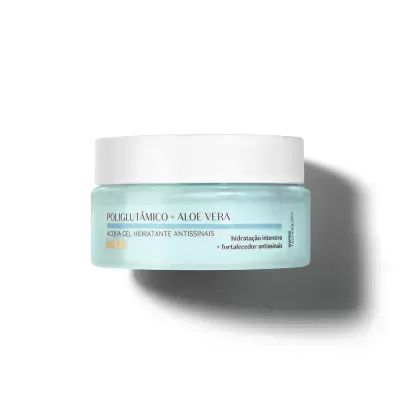 Frasco azul claro de gel hidratante com tampa branca