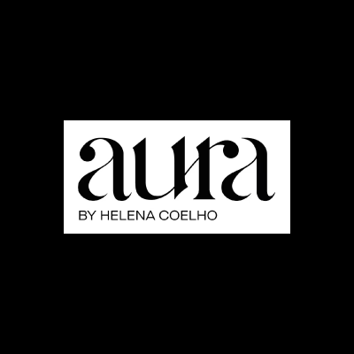 Logótipo preto com a palavra aura e texto BY HELENA COELHO em fundo branco