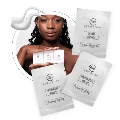 Pacotes de cosméticos My Lamination com cremes e sérum em fundo branco com mulher segurando