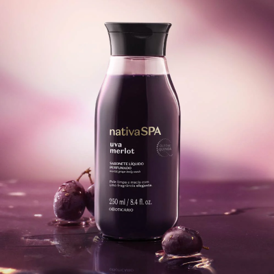 Frasco roxo de sabonete líquido Nativa SPA uva merlot com uvas junto e tampa preta
