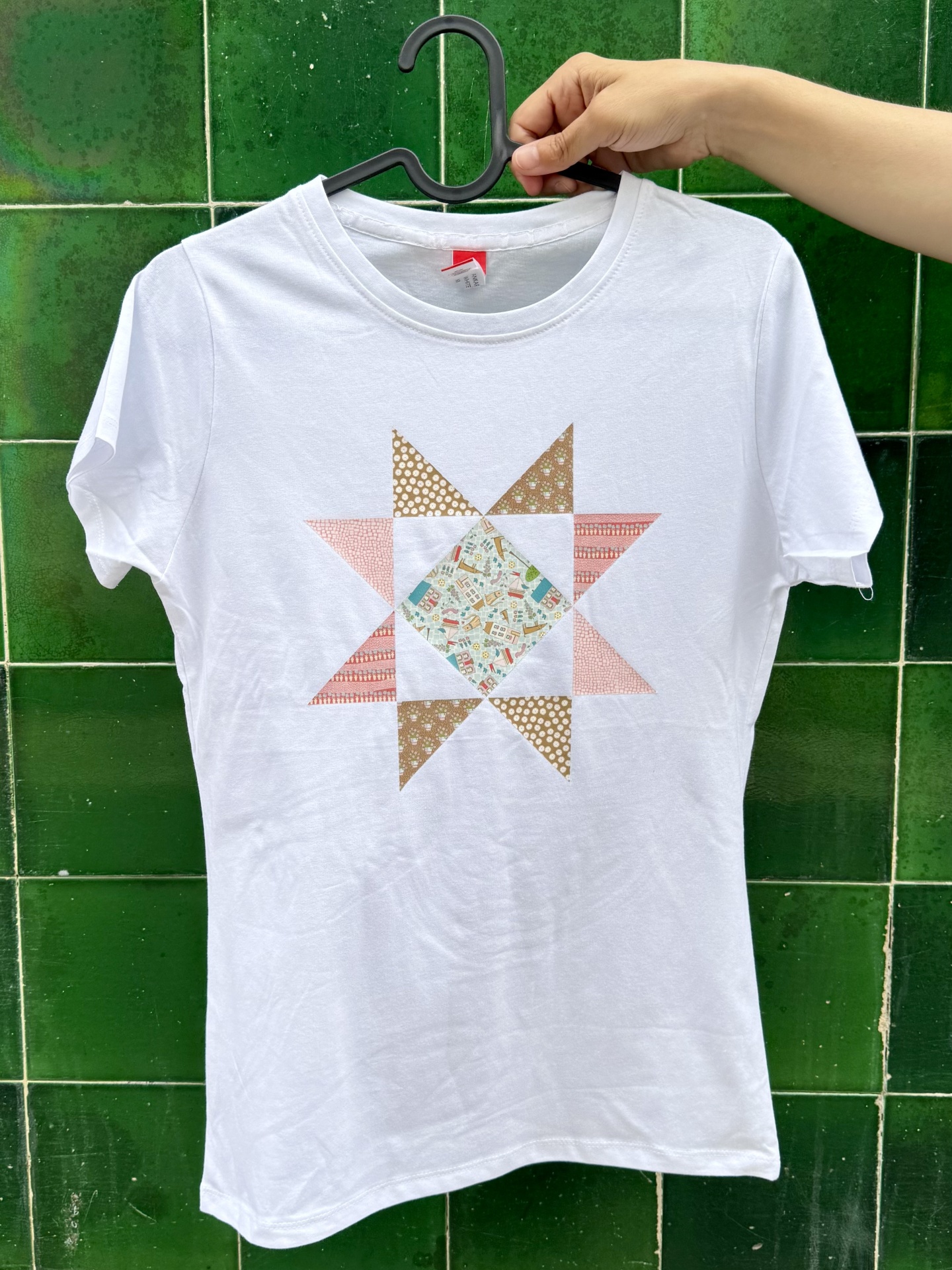 T-Shirt | Estrela Patchwork - Rosa e Castanho T-Shirt | Estrela Patchwork - Rosa e Castanho