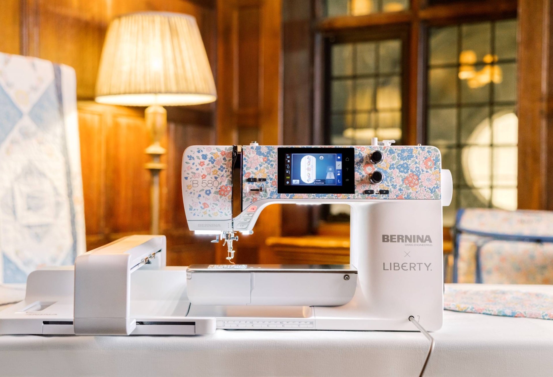 Bernina | B 580 - Edição Limitada Liberty Bernina | B 580 - Edição Limitada Liberty
