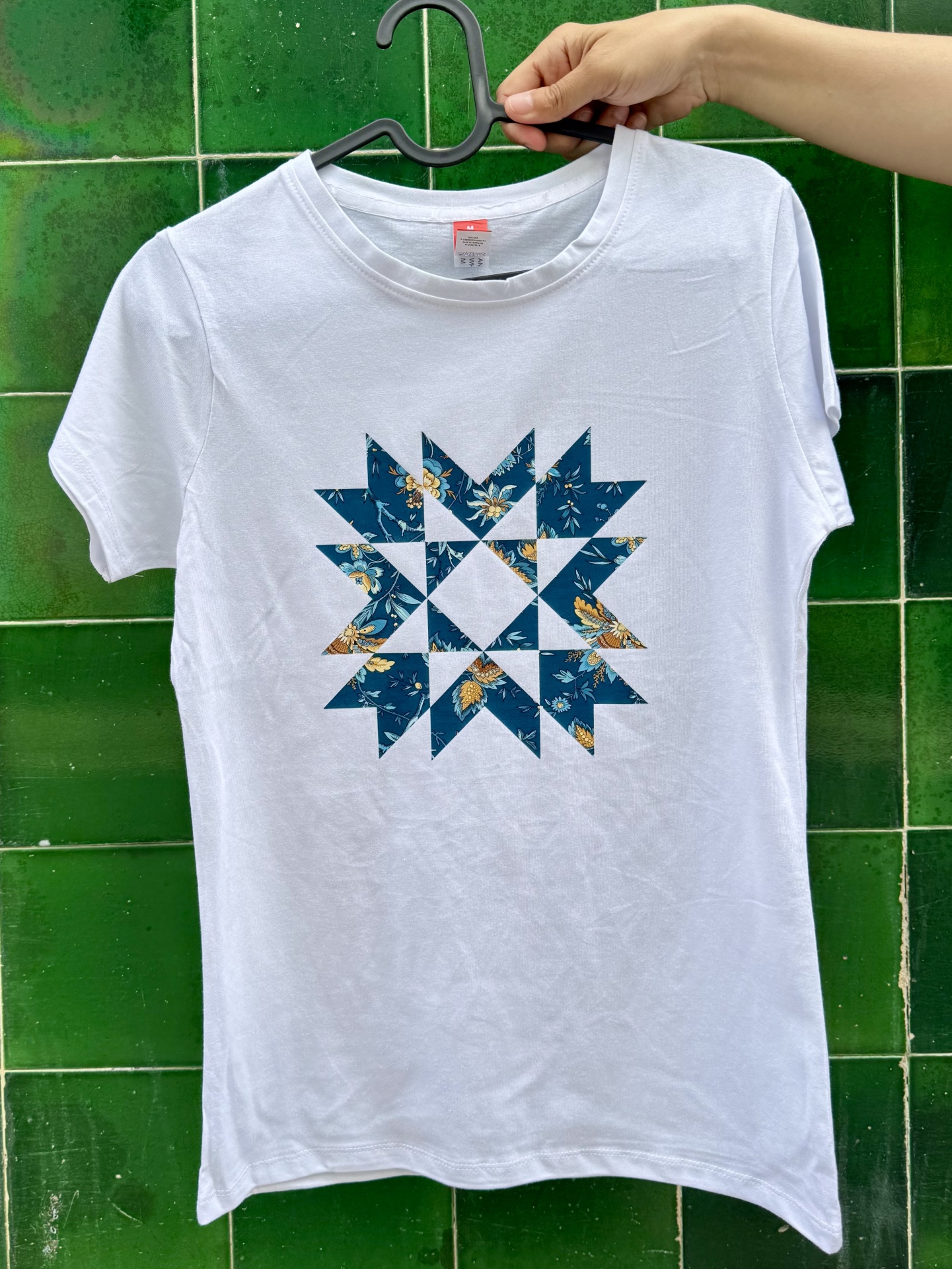 T-Shirt | Estrela Patchwork - Azul Escura T-Shirt | Estrela Patchwork - Azul Escura