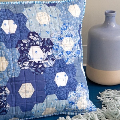 Tecido AGF | True Blue - Sprinkled Florets Cloud