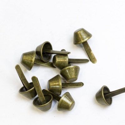 Tachas Cónicas Metálicas