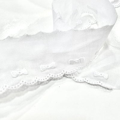 Bordado Inglês 13 | Branco com Lacinhos Brancos