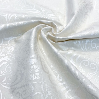 Tecido Branco com Padrão Metálico