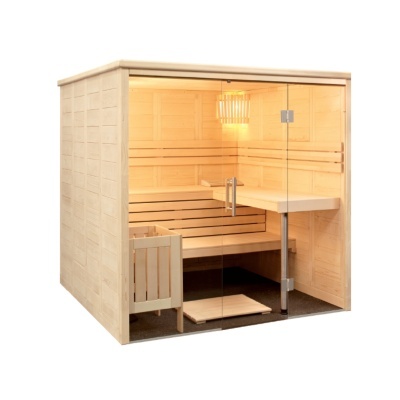 Cabine de sauna em madeira clara com porta de vidro e iluminação interior