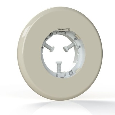 Peça circular plástica bege com parafusos e texto ASTRALPOOL