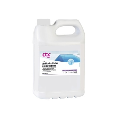 Frasco branco de produto químico para piscina com etiqueta azul e rosa