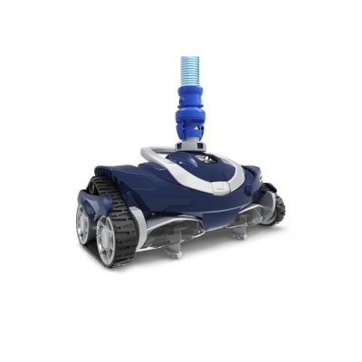 Robô de limpeza azul e branco com rodas em esteira preta e tubo flexível azul