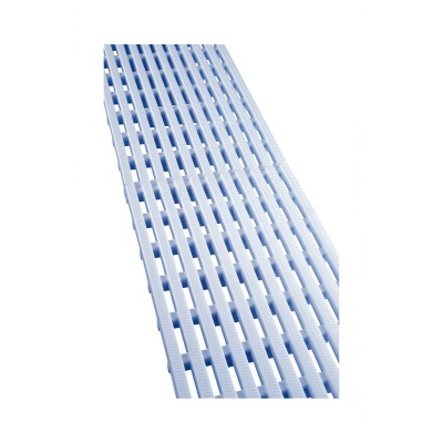 Piso modular de plástico azul claro com padrão de ranhuras e espaços retangulares