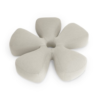 Almofada em forma de flor bege clara com buraco centro